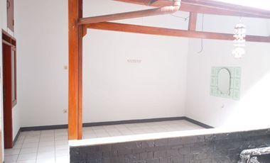 Rumah 2 Lantai Dekat ke Pasar Atas Cimahi Utara