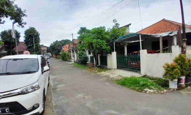 Rumah Hook Luas 250 m Strategis Dekat Alun-Alun Kota Serang