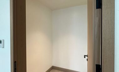 For Sale: Ultra Luxury Property in BGC | 3 Bedroom Premier A Unit with 2 Parking Slots in Aurelia Residences BGC