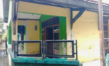 2-storey house in an alley in the center of Cianjur City, strategic access