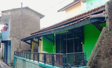 2-storey house in an alley in the center of Cianjur City, strategic access