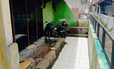 2-storey house in an alley in the center of Cianjur City, strategic access