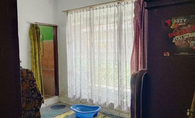 2-storey house in an alley in the center of Cianjur City, strategic access