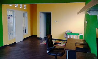 2-storey house in an alley in the center of Cianjur City, strategic access