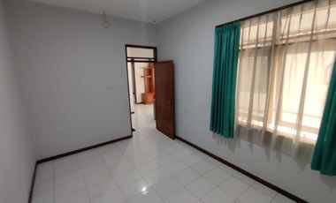 DISEWAKAN RUMAH FULL FURNISH DI KOMPLEK BATUNUNGGAL INDAH