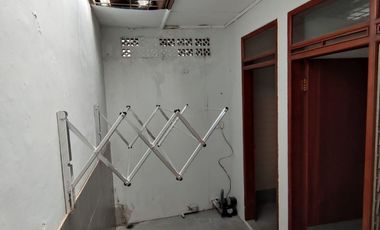 DISEWAKAN RUMAH FULL FURNISH DI KOMPLEK BATUNUNGGAL INDAH
