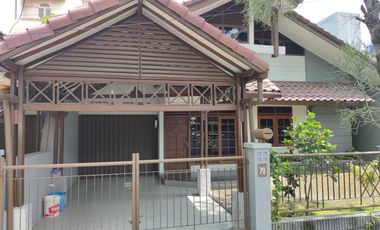 DISEWAKAN RUMAH FULL FURNISH DI KOMPLEK BATUNUNGGAL INDAH