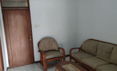 DISEWAKAN RUMAH FULL FURNISH DI KOMPLEK BATUNUNGGAL INDAH