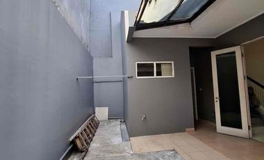 Rumah Golf Lake hanya 3,5M nego
