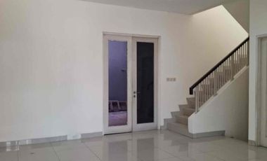 Rumah Golf Lake hanya 3,5M nego