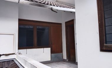 rumah lama murah luas besar di bawah pasar antapani bandung kota