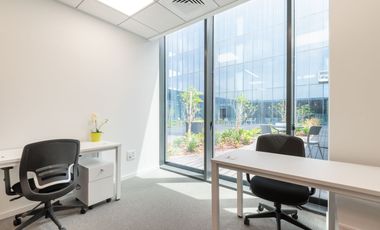 Alquiler de oficinas bellamente diseñadas para 2 personas en Bogota, Plaza Claro