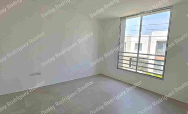 Alquiler Casa de Estreno 4 Dormitorios con baños