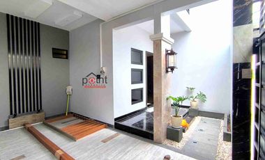 Rumah Mewah Baru 3 lt Semi Furnish Mewah di Sumber Solo Kota