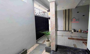 Rumah Mewah Baru 3 lt Semi Furnish Mewah di Sumber Solo Kota