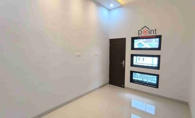 Rumah Mewah Baru 3 lt Semi Furnish Mewah di Sumber Solo Kota