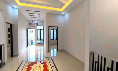 Rumah Mewah Baru 3 lt Semi Furnish Mewah di Sumber Solo Kota