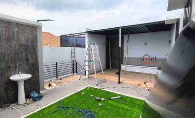 Rumah Mewah Baru 3 lt Semi Furnish Mewah di Sumber Solo Kota