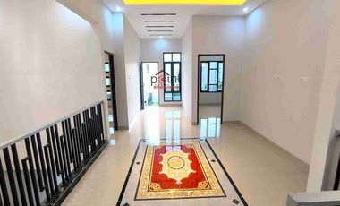 Rumah Mewah Baru 3 lt Semi Furnish Mewah di Sumber Solo Kota