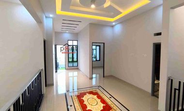 Rumah Mewah Baru 3 lt Semi Furnish Mewah di Sumber Solo Kota