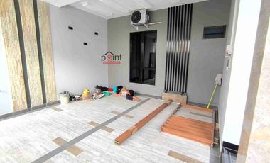 Rumah Mewah Baru 3 lt Semi Furnish Mewah di Sumber Solo Kota