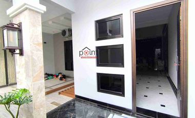Rumah Mewah Baru 3 lt Semi Furnish Mewah di Sumber Solo Kota