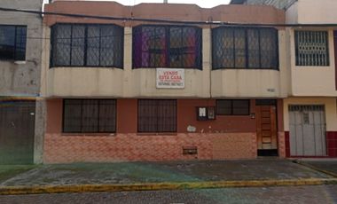 Casa de VENTA en el Barrio Primicias de Quito, 216M2 Sur de Quito, Ecuador.