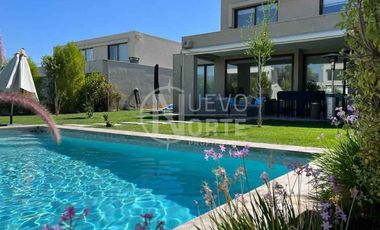 SE VENDE ACOGEDORA CASA MEDITERRÁNEA EN PIEDRA ROJA