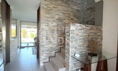 SE VENDE ACOGEDORA CASA MEDITERRÁNEA EN PIEDRA ROJA