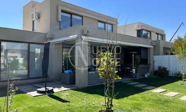 SE VENDE ACOGEDORA CASA MEDITERRÁNEA EN PIEDRA ROJA