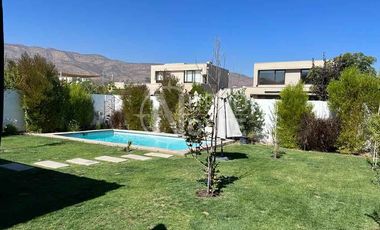 SE VENDE ACOGEDORA CASA MEDITERRÁNEA EN PIEDRA ROJA