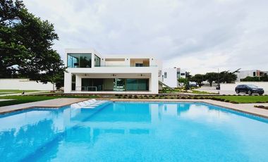 TERRENO EN VENTA DE 421 M2 EN FRACCIONAMIENTO LA ESCONDIDA