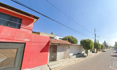 OPORTUNIDAD EN LA CAÑADA: Casa Cerca de Plaza Loreto. ¡Salida Rápida a la Autopista!