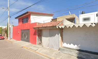 OPORTUNIDAD EN LA CAÑADA: Casa Cerca de Plaza Loreto. ¡Salida Rápida a la Autopista!