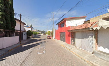 OPORTUNIDAD EN LA CAÑADA: Casa Cerca de Plaza Loreto. ¡Salida Rápida a la Autopista!