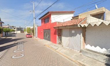 OPORTUNIDAD EN LA CAÑADA: Casa Cerca de Plaza Loreto. ¡Salida Rápida a la Autopista!