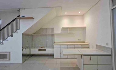 Sewa Rumah Green Lake City Cluster Amerika semi furnished