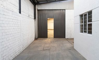 Venta de bodega cerca de Central de Abastos con oficinas