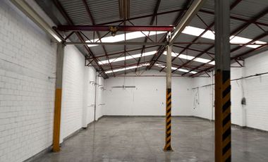 Venta de bodega cerca de Central de Abastos con oficinas