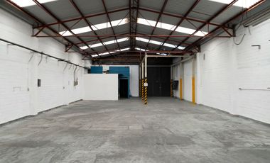 Venta de bodega cerca de Central de Abastos con oficinas