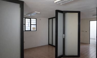 Venta de bodega cerca de Central de Abastos con oficinas