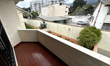 Casa de arriendo sector quito tenis con jardín y 280m2 totales