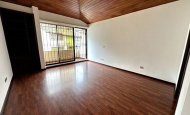 Casa de arriendo sector quito tenis con jardín y 280m2 totales