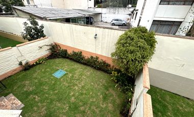 Casa de arriendo sector quito tenis con jardín y 280m2 totales