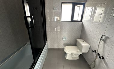 Casa de arriendo sector quito tenis con jardín y 280m2 totales