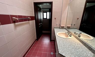 Casa de arriendo sector quito tenis con jardín y 280m2 totales