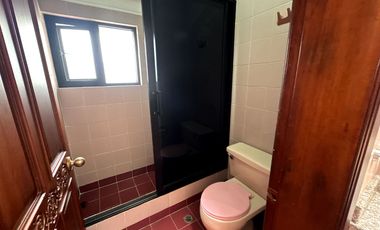 Casa de arriendo sector quito tenis con jardín y 280m2 totales