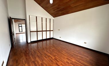 Casa de arriendo sector quito tenis con jardín y 280m2 totales
