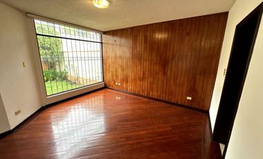 Casa de arriendo sector quito tenis con jardín y 280m2 totales