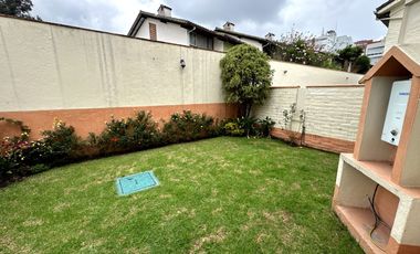 Casa de arriendo sector quito tenis con jardín y 280m2 totales